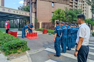 克拉克斯顿：输球令人沮丧 我们需要找到解决方法